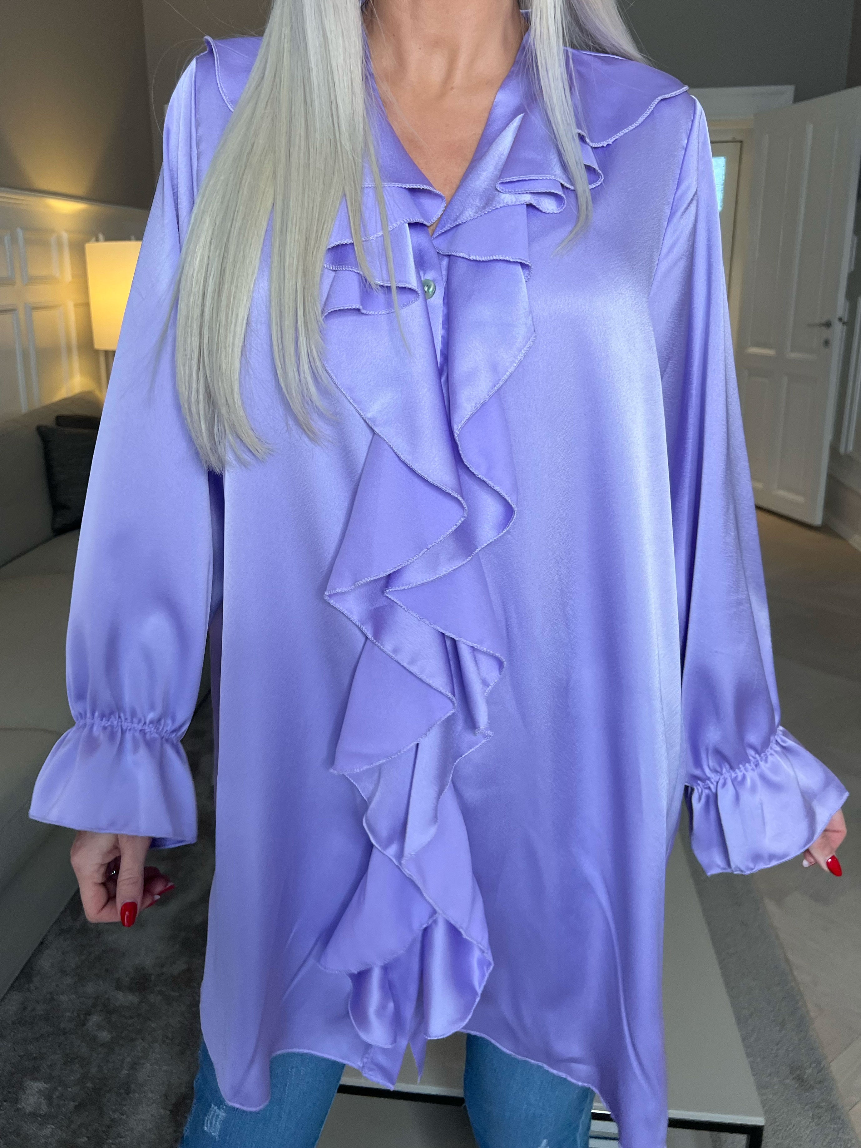 Abira - Plain skjortekjole i silkelook med flæser